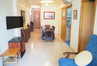 Apartament a 2 minuts de la platja, amb AC has Balcony rooms