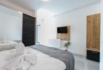 Ox Apartments has Balcony rooms