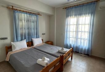 Christopher Apartments has Balcony rooms