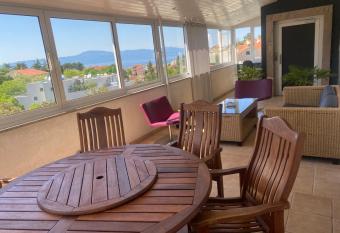 Dub center apartment II has Balcony rooms