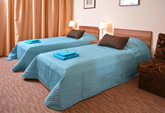 Airport Glossel Panzi   has Balcony rooms