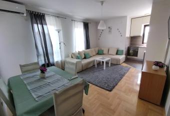 Apartman GANA Altina LUX has Balcony rooms