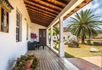 Apartment La Gomera I allows 18 year olds to book a room