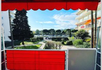 Magnifique 2P    deux pas de la plage allows 18 year olds to book a room