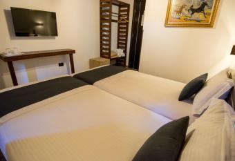 KALE GUESTHOUSE has Balcony rooms