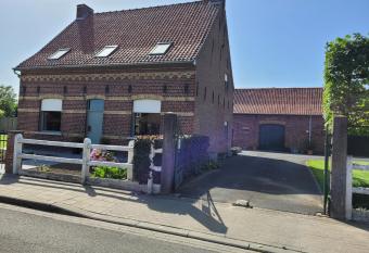 vakantiewoning hoeve  d oude scheure has rooms with a private hot tub