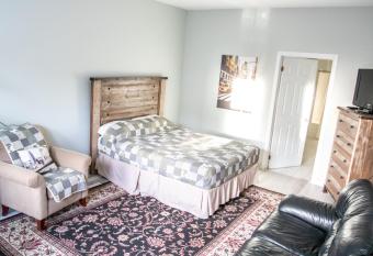 The Jypsy Inn / Fifth Avenue has Smoking/Balcony rooms