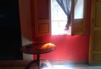 hostal casa hernandez allows 18 year olds to book a room