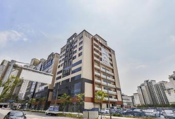 Namyangju Aone Hotel allows 18 year olds to book a room