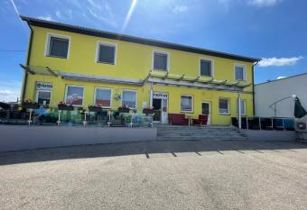 Pension Seeblick Purbach has Balcony rooms