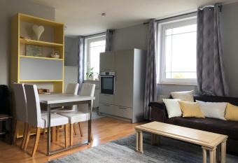 Ferienwohnung Seeblick Ratzeburg allows 18 year olds to book a room