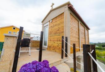 El horreo allows 18 year olds to book a room