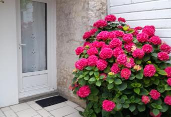 Maison    l hortensia has Balcony rooms
