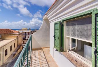 Casa Portoscuso has Balcony rooms