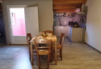 Locazione turistica da Enzo e Maria has Balcony rooms