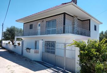 Cantinho da Ana has Balcony rooms