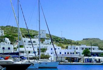 Yacht Front Studio - Back Yard - No 8 allows 18 year olds to book a room