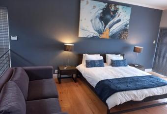 Port Elizabeth - Harbour Executive Loft Apartment has Balcony rooms