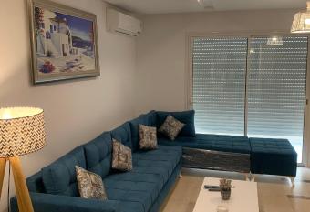 Appartement chic jardins de carthage has Balcony rooms