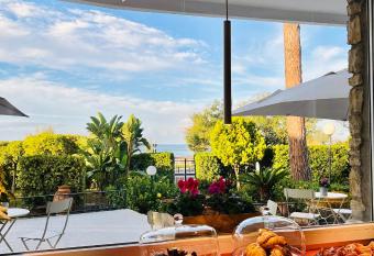 Villa Maria luxury suites has Balcony rooms