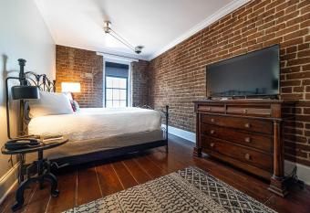 River Street Inn has Balcony rooms