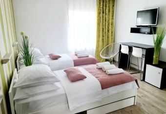 AZUR ROOMS LJUBLJANA allows 18 year olds to book a room