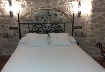 HOTEL EL CASTELL has Balcony rooms