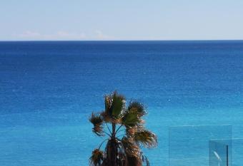 R  sidence Pearl Beach - Seaside Rooftop Pool has Balcony rooms