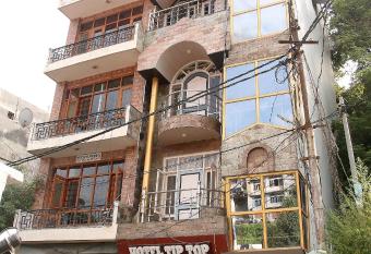 Hotel Tip Top has Balcony rooms