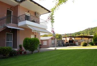 The Other Side of Meteora with lush garden, BBQ & pavillion has Balcony rooms