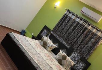 Hotel Executive Lodge has Balcony rooms