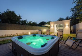 Il Poeta has rooms with a private hot tub