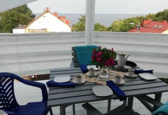 niezale  ne pi  tro w domu z widokiem na morze has Balcony rooms