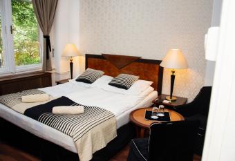 Evergreen Budapest Guest House allows 18 year olds to book a room