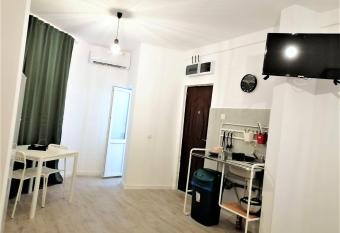 Central Old Town Studio has rooms with a private hot tub