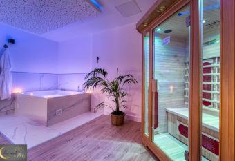 Spa et Sauna au coeur de Metz (unenuitametz) allows 18 year olds to book a room