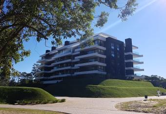 Solanas Crystal View Spa & Resort has rooms with a private hot tub