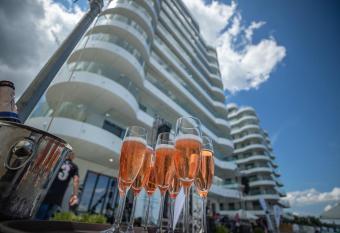 Mamaia Nord Luxury Beach has Balcony rooms