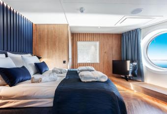 Viking Line ferry - Stockholm to Turku allows 18 year olds to book a room