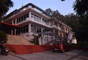 The Pineoak Resort, Bhimtal has Balcony rooms