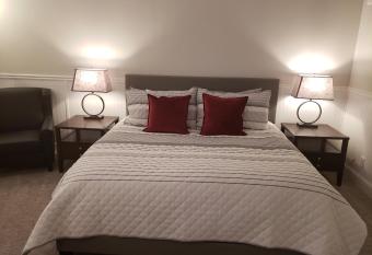 South Zion Inn and Suites has rooms with a private hot tub