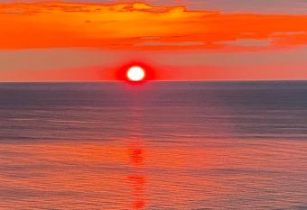 Beach Room, for wonderful Vacation allows 18 year olds to book a room