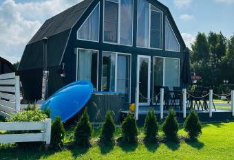 Saul  lydis has rooms with a private hot tub