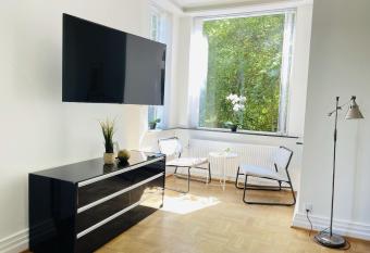 aday - Aalborg mansion - Open bright apartment with garden has Balcony rooms