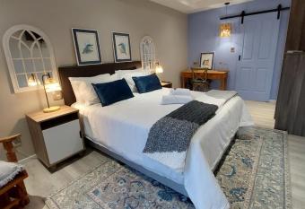 Coral Tree Boutique Guesthouse has Balcony rooms