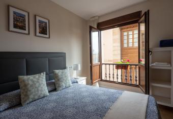 Apartantiguo San Isidoro10 has Balcony rooms