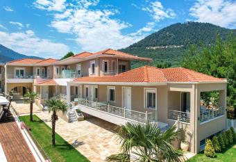 Lobelia Luxury Apartments has Balcony rooms