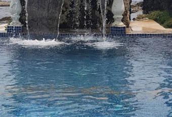 Hotel la Cueva Limon has Balcony rooms