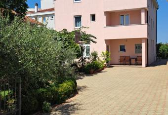 An  ela has Balcony rooms