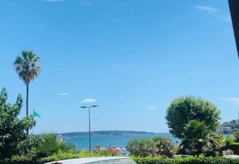 GOLFE-JUAN - LUXURY -BEACH APARTMENT has Balcony rooms